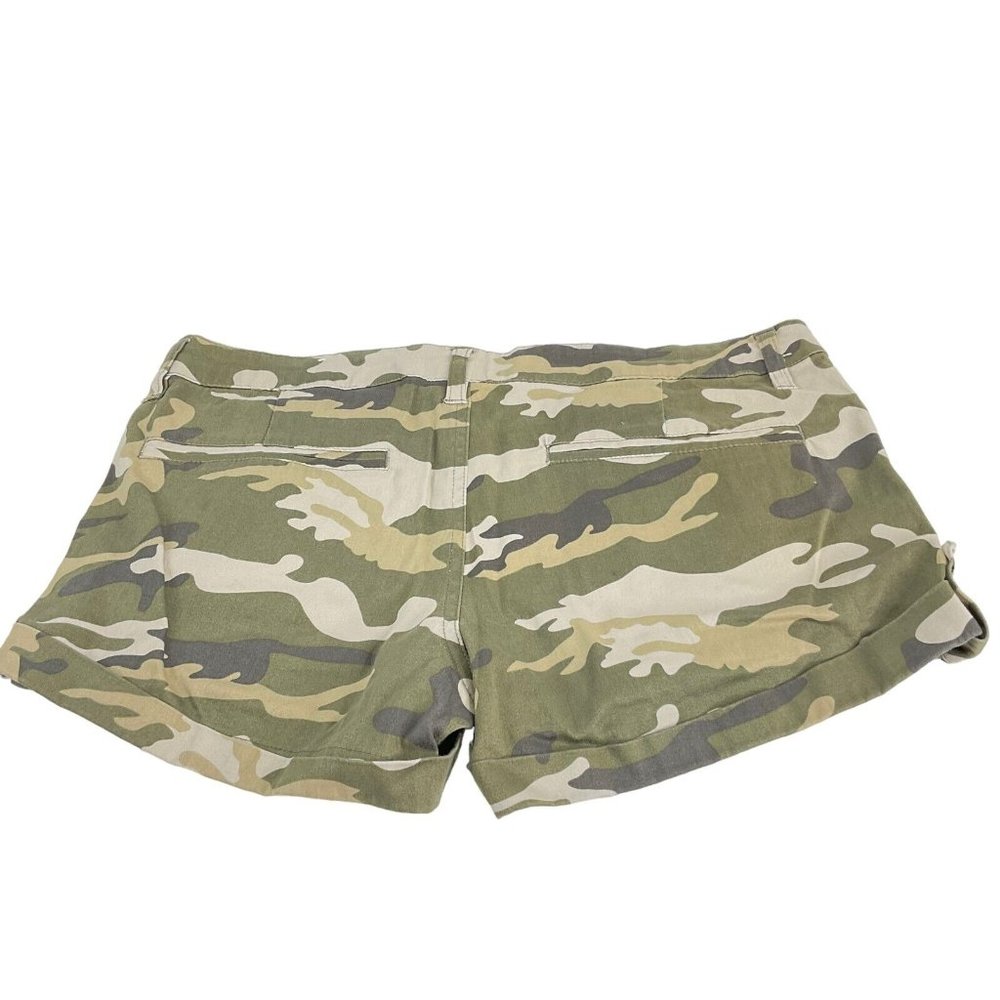 Hybrid & Company Shorts Women's Sz 11 Olive Green Camo Low Rise Shortie Cuff Hem - Picture 2 of 7